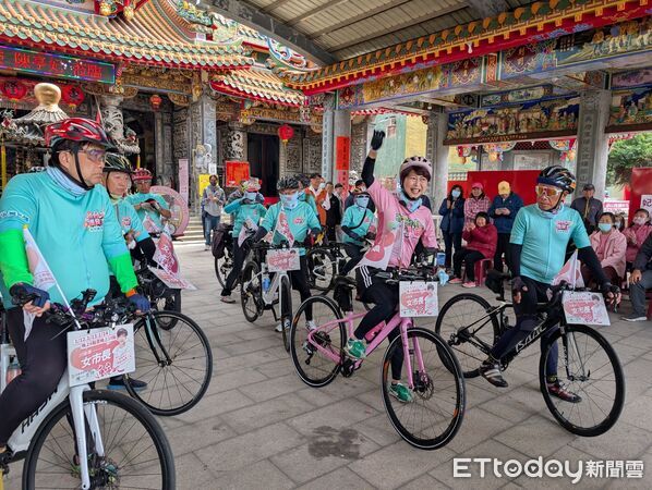 ▲陳亭妃鐵馬行動第7天重返北門、將軍、七股，沿途受到鄉親熱情歡迎。（記者林東良翻攝，下同）