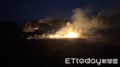 快訊 ／金門田野大火！燒掉上萬平方公尺　20多員警義消搶救中