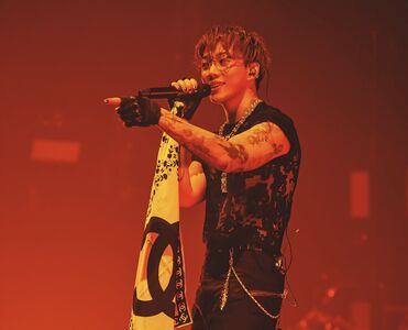 ØZI突在YT釋出北流演唱會精華　台上落淚…背後有洋蔥