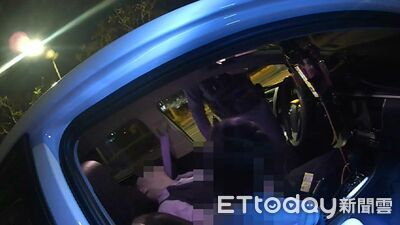 「阿北叫不起來」男疑天冷心肌梗塞倒車內　6歲女童機警求救