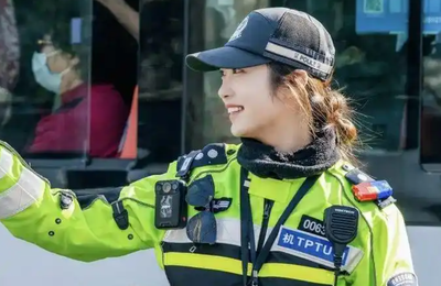 「兔子警官」曾被吐口水罵「裝」 獲最美浙警:路口不堵才是意義