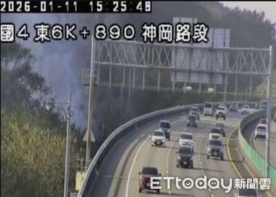 快訊／國4神岡邊坡雜草狂燒濃煙竄天！環保局急發空污警訊