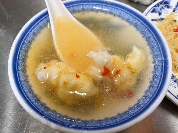 ▲▼三重美食「朱記花枝羹」，早餐吃一套炒米粉＋花枝羹推薦。（圖／部落客陳小可提供）