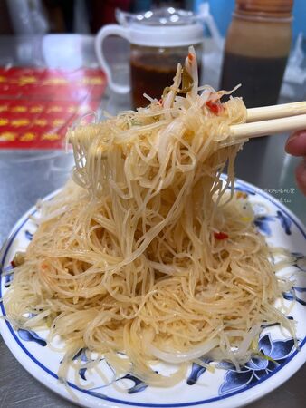 ▲▼三重美食「朱記花枝羹」，早餐吃一套炒米粉＋花枝羹推薦。（圖／部落客陳小可提供）