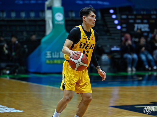 ▲新北中信特攻總教練莫米爾、曾文鼎、林韋翰。（圖／TPBL、新北中信特攻提供）