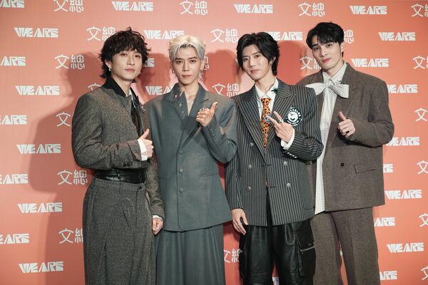 ▲邱鋒澤（左起）、畢書盡、黃霆睿與黃偉晉一起演出。（圖／文總提供）