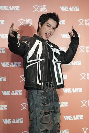 ▲邱鋒澤（左起）、畢書盡、黃霆睿與黃偉晉一起演出。（圖／文總提供）