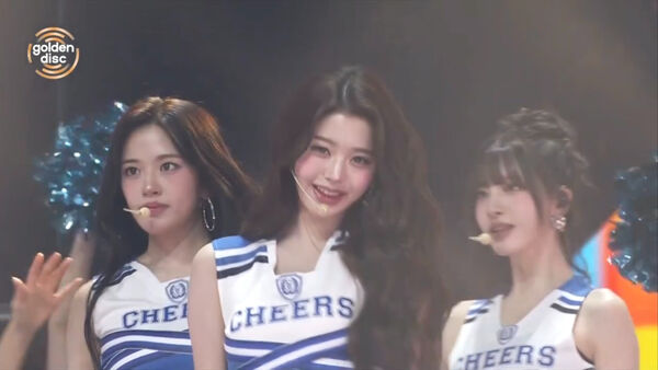 ▲▼▲▼金唱片／大巨蛋最狂啦啦隊！IVE動員22位舞者「拋兩層樓高」超震撼（圖／翻攝自Disney+）