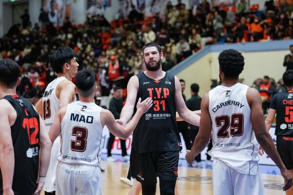 ▲桃園璞園領航猿阿提諾、陳將双、總教練卡米諾斯。（圖／PLG提供）