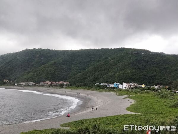 ▲知名景點「情人彎」南方澳內埤海灘傳出婦人溺水意外，10日遺體被尋獲。（圖／記者游芳男攝）