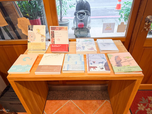 ▲▼桃園書香與咖啡交織的靜謐時光。（圖／部落客viviyu提供）