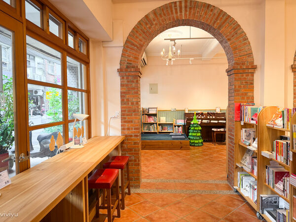 ▲▼桃園書香與咖啡交織的靜謐時光。（圖／部落客viviyu提供）