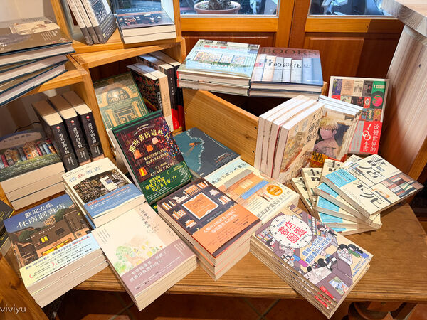 ▲▼桃園書香與咖啡交織的靜謐時光。（圖／部落客viviyu提供）