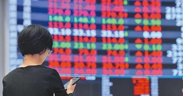 專家指出本周高點有機會上看30600點，低檔支撐上移至30000點。（圖／報系資料照）