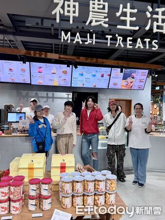 ▲▼▲▼▲▼獨／378萬網紅Vir人在花蓮！身旁還有百萬網紅　愛上台啤：每天必喝。（圖／童心娛樂提供）