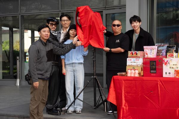 ▲《無形》卡司集結葉芷妤、鳳小岳、呂雪鳳、Darren邱凱偉等人。（圖／發起日影視提供）