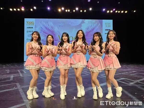 ▲台鋼集團啦啦隊 WING STARS 11日在高雄義大世界皇家劇院舉行成軍第2年粉絲見面會。（圖／記者蔡厚瑄攝）