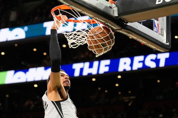 ▲馬刺溫班亞瑪命中關鍵跳投，幫助球隊攻破綠衫軍主場。（圖／達志影像／美聯社）