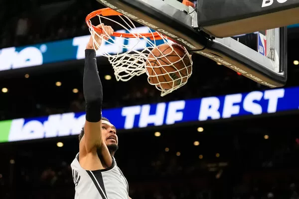 ▲馬刺溫班亞瑪命中關鍵跳投，幫助球隊攻破綠衫軍主場。（圖／達志影像／美聯社）