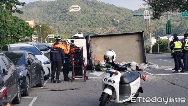 ▲▼  台北市士林區至善路車禍造成9輛車輛受損          。（圖／記者黃彥傑攝）