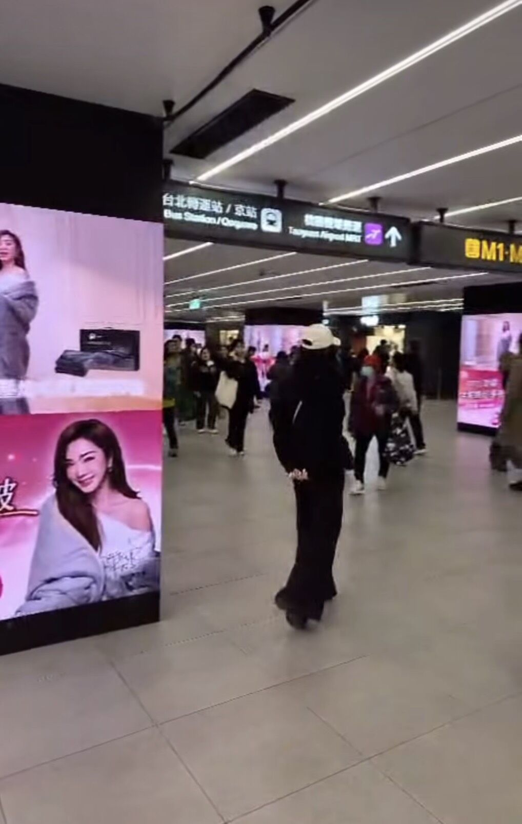 ▲陳美鳳低調現身北車捷運站。（圖／翻攝自Instagram）
