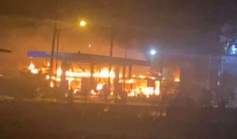 ▲▼泰國11座加油站遭「炸彈攻擊」！。（圖／翻攝自Khaosod）