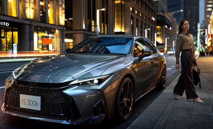 ▲日本、台灣都在近期推出小改款LEXUS IS。（圖／翻攝自LEXUS）