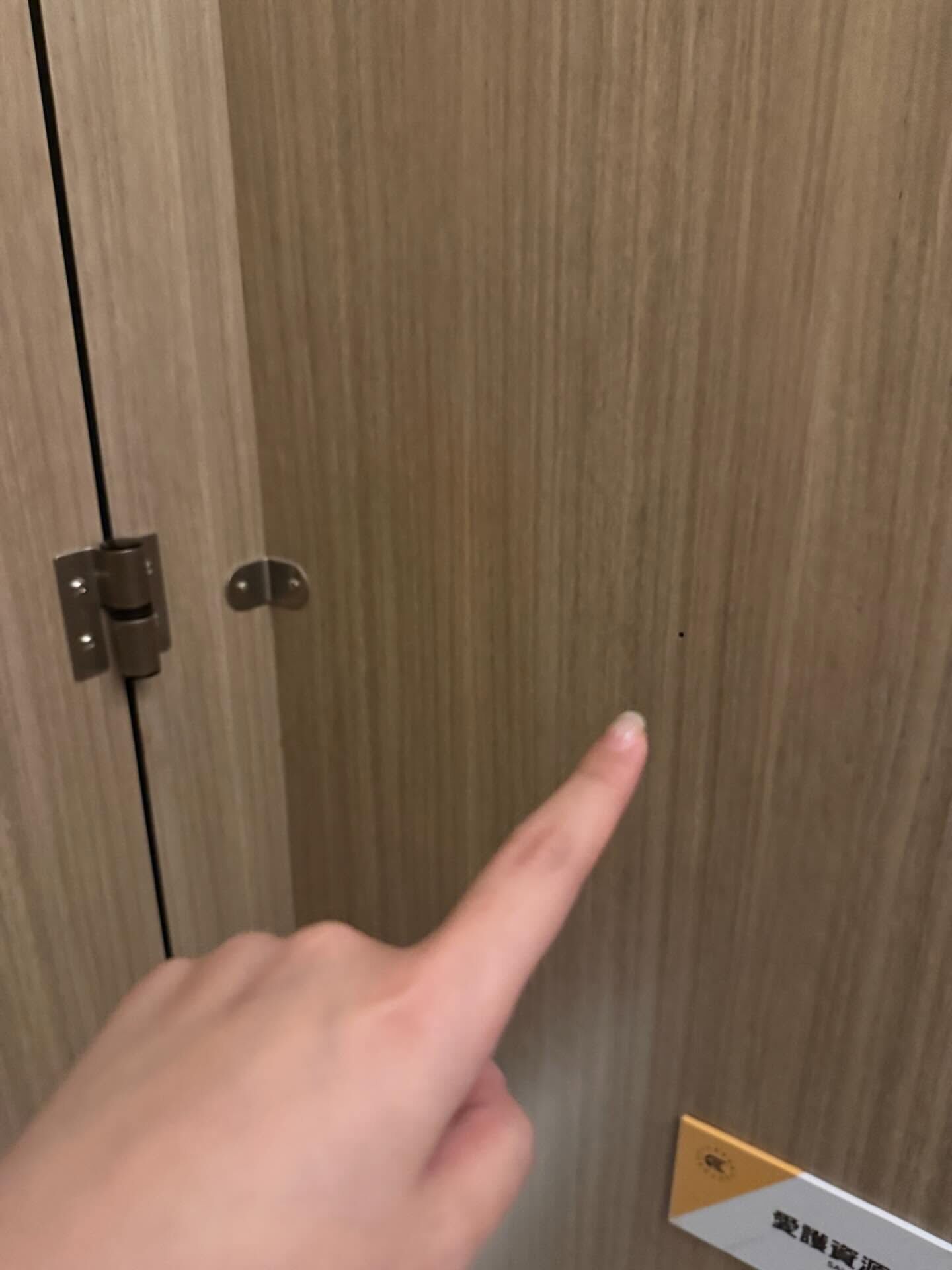 ▲網友表示在健身工廠看到疑似針孔。（圖／翻攝Threads，下同）