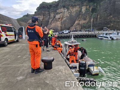 快訊/岸際釣魚遭浪拍中…「2釣客墜海」失溫送醫!救生衣保一命