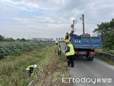 牛稠溪偷倒27籃垃圾！惡行全都錄　無良商人遭罰1萬2+限期清除