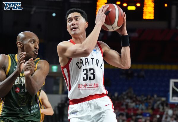 ▲戰神雷蒙恩、雲豹克羅馬。（圖／TPBL職籃提供）