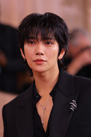 ▲SEVENTEEN成員Joshua登上金球獎紅毯。（圖／路透）