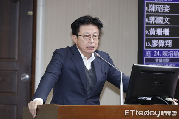 ▲▼立法院社福及衛環委員會審查「台灣未來帳戶特別條例草案」，衛福部長石崇良、次長呂建德出席。，民進黨立委郭國文鍾佳濱建議此案必須慎重，應召開公聽會吸取各方意見。（圖／記者湯興漢攝）