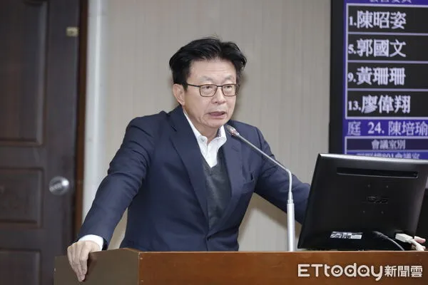 ▲▼立法院社福及衛環委員會審查「台灣未來帳戶特別條例草案」，衛福部長石崇良、次長呂建德出席。，民進黨立委郭國文鍾佳濱建議此案必須慎重，應召開公聽會吸取各方意見。（圖／記者湯興漢攝）