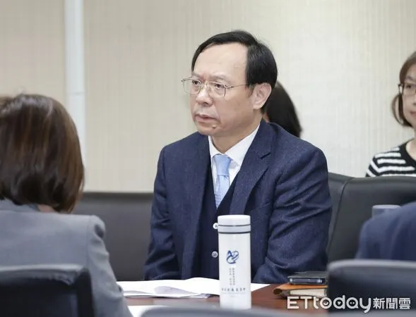 ▲▼立法院社福及衛環委員會審查「台灣未來帳戶特別條例草案」，衛福部長石崇良、次長呂建德出席。，民進黨立委郭國文鍾佳濱建議此案必須慎重，應召開公聽會吸取各方意見。（圖／記者湯興漢攝）