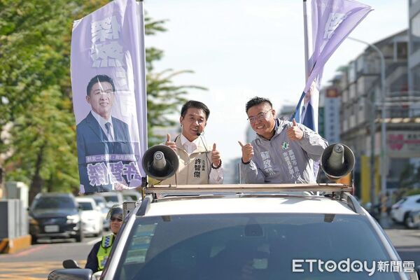 ▲▼ 綠高雄市長初選民調今晚6點啟動　4戰將最後衝刺喊話：幫忙顧電話。（圖／記者賴文萱翻攝）