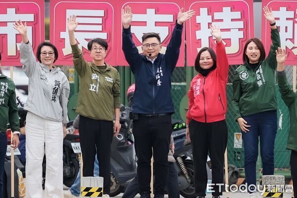 ▲▼ 綠高雄市長初選民調今晚6點啟動　4戰將最後衝刺喊話：幫忙顧電話。（圖／記者賴文萱翻攝）