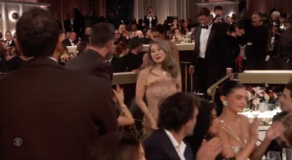 ▲金球／《獵魔女團》第2獎入袋「奪最佳動畫」。（圖／翻攝自網路）