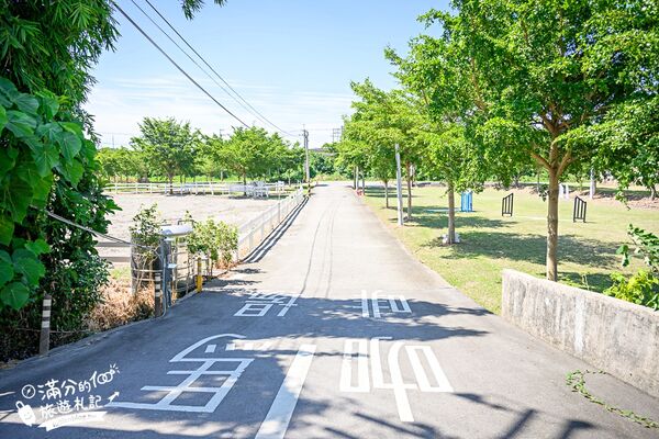 ▲▼台中騎馬體驗「先騰馬業神岡分部」，綠林包圍療癒的馬場基地。（圖／部落客滿分提供）