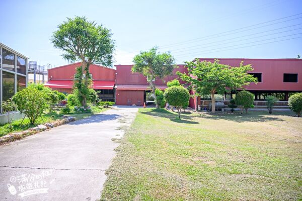 ▲▼台中騎馬體驗「先騰馬業神岡分部」，綠林包圍療癒的馬場基地。（圖／部落客滿分提供）