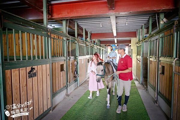 ▲▼台中騎馬體驗「先騰馬業神岡分部」，綠林包圍療癒的馬場基地。（圖／部落客滿分提供）