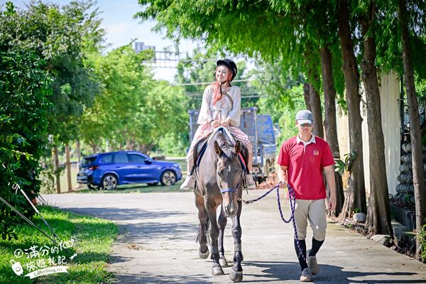▲▼台中騎馬體驗「先騰馬業神岡分部」，綠林包圍療癒的馬場基地。（圖／部落客滿分提供）