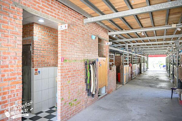 ▲▼台中騎馬體驗「先騰馬業神岡分部」，綠林包圍療癒的馬場基地。（圖／部落客滿分提供）