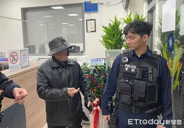 ▲游男寒風花費4小時找機車無果，求助警方。（圖／中壢警分局提供）