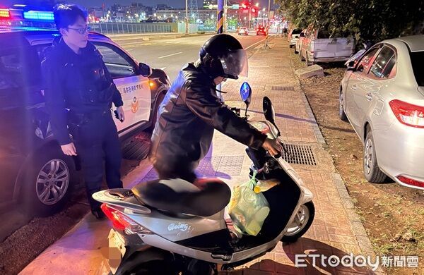 ▲▼員警調閱沿線監視器畫面，最終順利找回機車。（圖／中壢警分局提供）