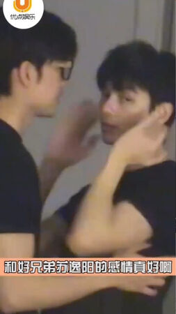 ▲▼陸娛首爆男男緋聞！男偶像奔《難哄》男星家中密會。（圖／翻攝自微博）