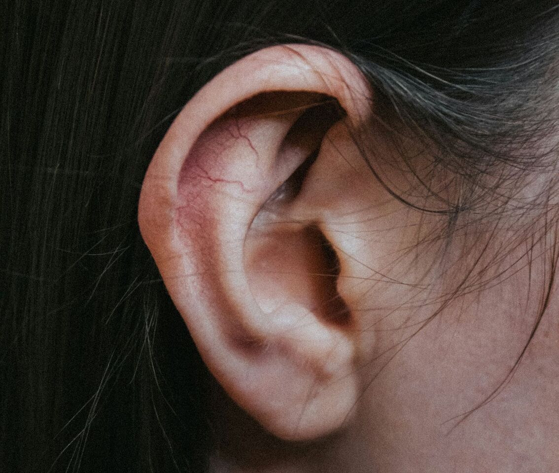 年輕女耳朵長「毛茸茸香菇」!醫內視鏡實拍 畫面嚇壞網