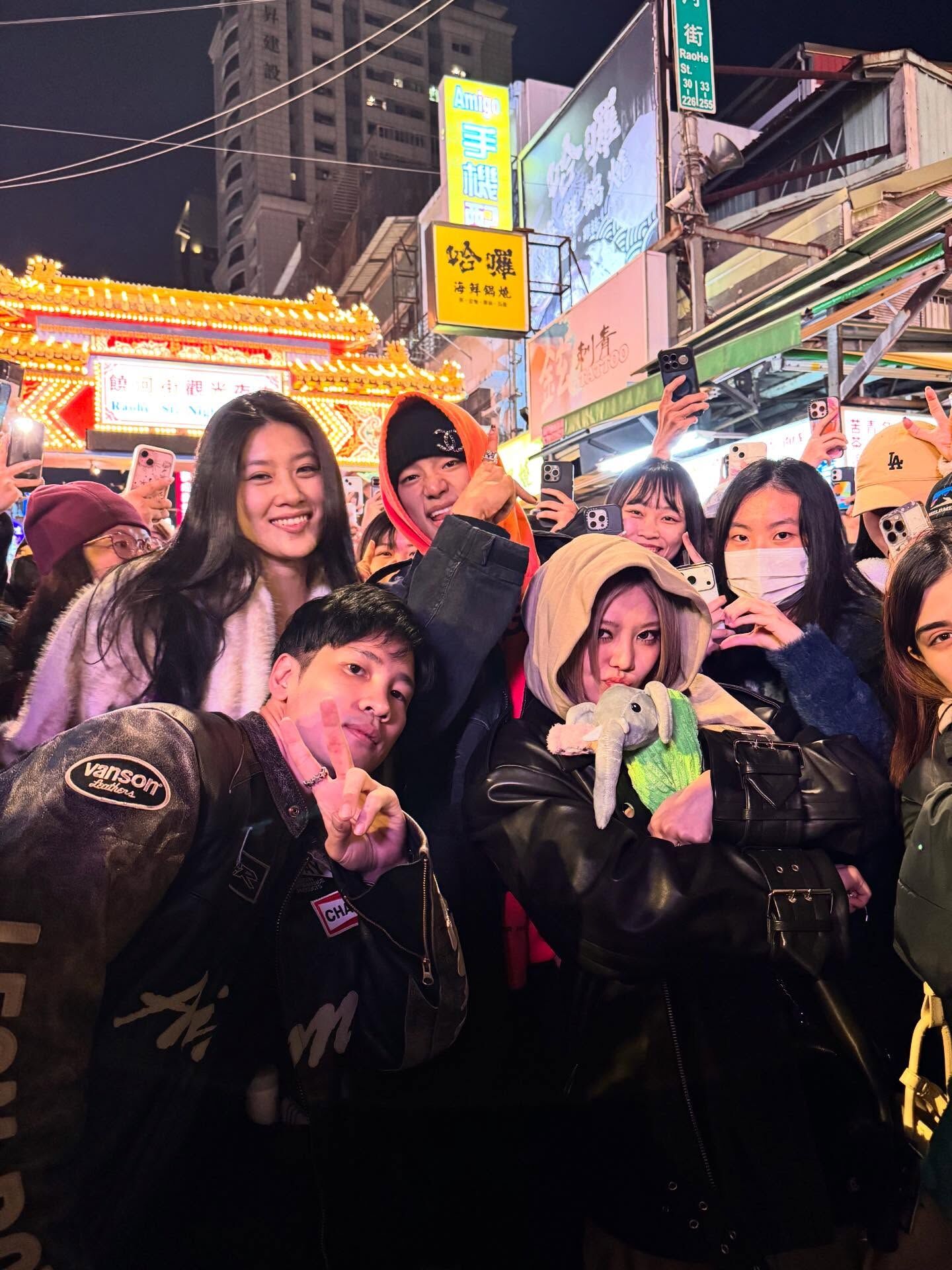 ▲陳銳帶ALLDAY PROJECT的成員Bailey、Tarzzan逛台北。（圖／翻攝自陳銳Threads）