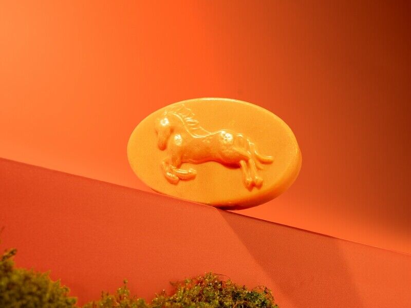 馬上有好運！2026「馬年限定」美妝盤點：克蘭詩、嬌蘭、LUSH&hellip;從頭到腳開運發光