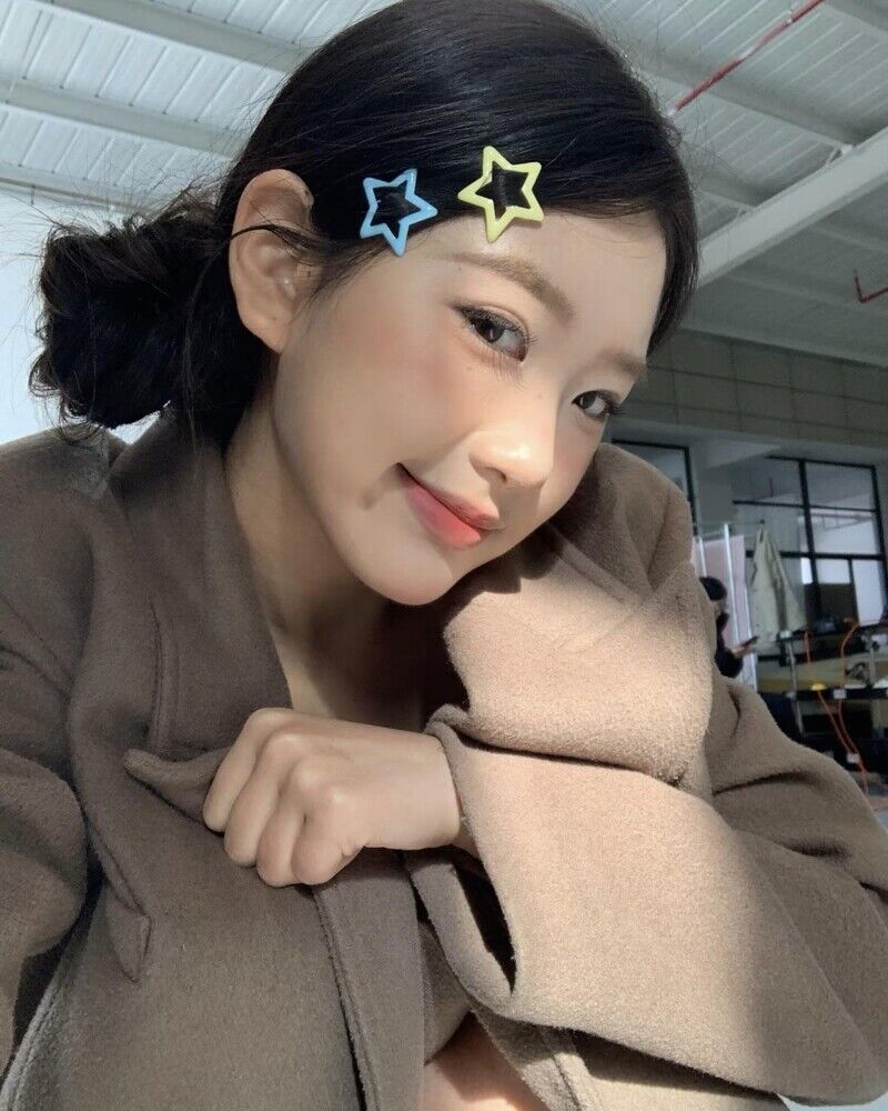 Y2K最新流行髮飾是這款！ILLIT掀起的「머꾸趨勢」不只時髦還超有個性